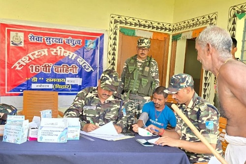 Free medical camp run by Sashastra Seema Bal in Lakhna village of Kajra area of ​​Lakhisarai