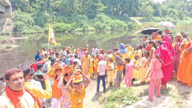 Devotion triumphs over the scorching sun; Siswa Falls becomes a grand confluence of faith with the Kalash Yatra of 551 young girls.
