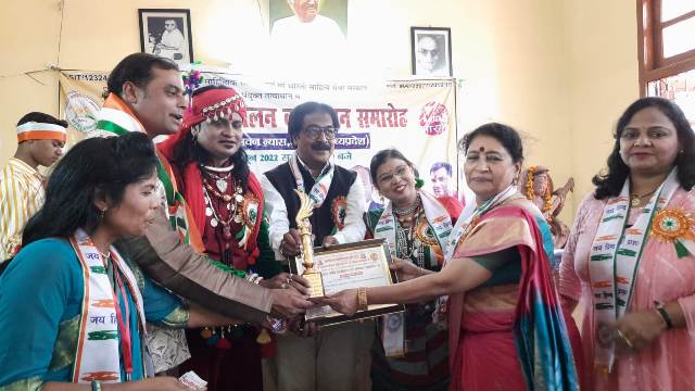 Dr. Mamta Naugaraiya from Badaun has created a new chapter in literary history, bringing pride to the state with over 300 honors and more than 120 books