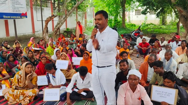 Gaya News: One-day sit-in protest over various demands; employees and organizations urge the government to take action