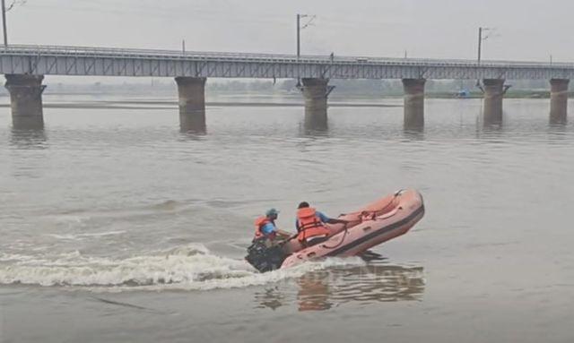 Major Tragedy in Gopalganj Three Girls Drown in Gandak River; SDRF Team Engaged in Search Operation