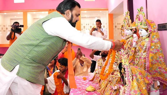 Samastipur Theft: Major theft at Samastipur's historic Chakoti Math; thieves make off with 200-year-old *Ashtadhatu* idols and jewelry.