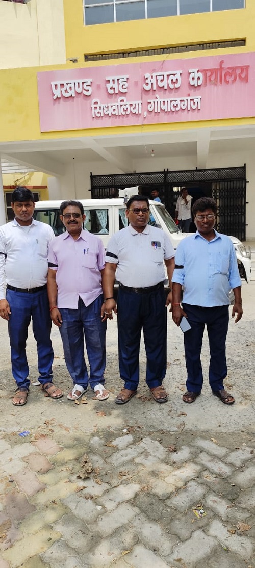 Sidhavaliya zone and block employees did their duty wearing black badges