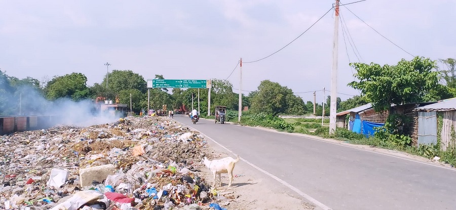 A kingdom of garbage at the gateway to the World Heritage site; complaints buried, administration still oblivious.