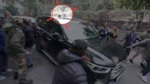 Attack on Kejriwal before Delhi assembly elections, stones thrown at car