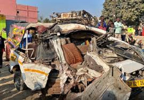 Horrific road accident in Hathras, Uttar Pradesh, 7 people lost their lives