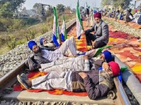 Railways cancels 150 trains after Punjab bandh call, farmers' protest continues