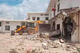 Balrampur: Bulldozer runs on the mansion of Changur Baba who runs a conversion gang, administration takes major action