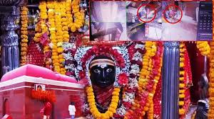 Gopalganj: Following the theft at the Thawe Durga Temple, a unique message of devotion emerges; JDU MLA Pappu Pandey and his family will offer a golden crown to the deity.