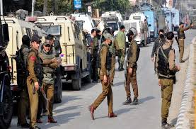 Srinagar – Security forces foiled a major terror plot, recovering an IED from the highway.