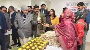 Chief Minister Nitish Kumar arrived in Mahua as part of his prosperity tour and reviewed the progress of various development schemes.