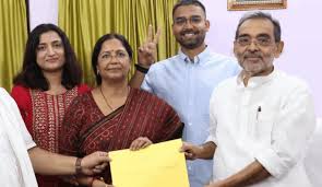 Indications of daughter-in-law Sakshi Mishra's entry into Kushwaha family politics; speculation intensifies.