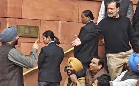 New Delhi: Ravneet Singh Bittu retaliates against Rahul Gandhi's remarks, levels serious allegations against the Congress party.