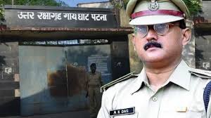 Raid on former IPS officer Amitabh Das's house in Patna, action taken over misleading post