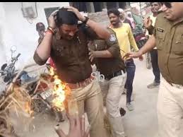 Major accident during protest in Maihar: TI burnt while burning the effigy of the minister