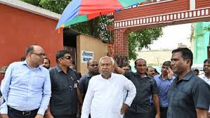 Chief Minister Nitish Kumar appeared strict during his visit to Bakhtiyarpur, reprimanded the officials for delay in construction work.