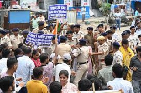 Students Protest in Patna Demanding BPSC TRE-4 Advertisement; Several Injured in Police Lathi-charge.