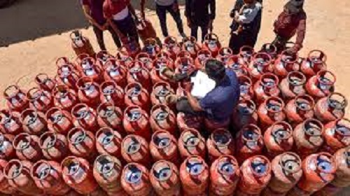 Black marketing of domestic gas cylinders busted in Vaishali; large quantities of cylinders and gas cards recovered.