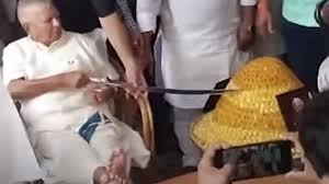 On his 78th birthday, Lalu Yadav cut the Laddu cake with a sword, opponents targeted him