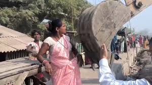 Begusarai: Tension during anti-encroachment drive, chaos due to stone pelting