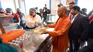 CM Yogi inaugurated 'Maa Ki Rasoi' in Prayagraj, nutritious food will be available for 9 rupees