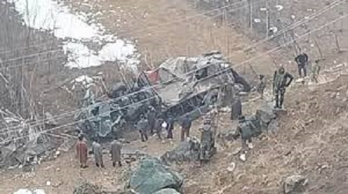 Jammu and Kashmir: Army truck fell into a ditch due to snowfall and fog, three soldiers died