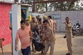 Jaunpur: Mysterious murder of father and two sons in shop, sensation in the area