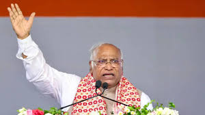 New Delhi: Politics heats up over Vice President Dhankhar's resignation, Kharge said - 'There is something fishy'