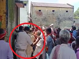 Bihar: Farmers in Bagaha are in distress for fertilizers, ruckus in Biscoman premises, police resorted to lathicharge