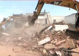 Controversy erupts over bulldozer action in Kishanganj, mob attacks administration—CO had to flee to save his life.