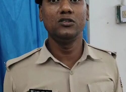The life of an old woman was saved due to the bravery of Kiul Railway Police, Railway DSP Ejaz Hafiz Mani gave information