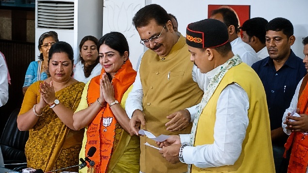 Bihar Politics: Another setback for Jan Suraaj ahead of the Bankipur by-election; Chetna Jhamb and Shruti Shree join the BJP