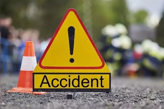 Patna Accident: Collision between an auto-rickshaw and a vehicle at Danapur Hospital turn; eight people injured, several in critical condition.